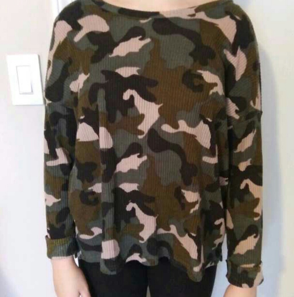 Camouflage long-sleeved shirt